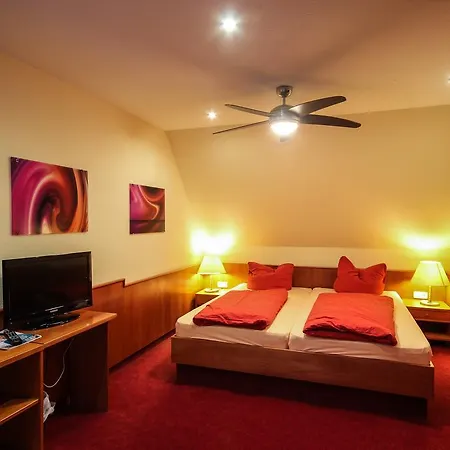 Eden 3 Sterne Superior 3* 졸타우