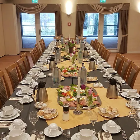 Eden 3 Sterne Superior 졸타우